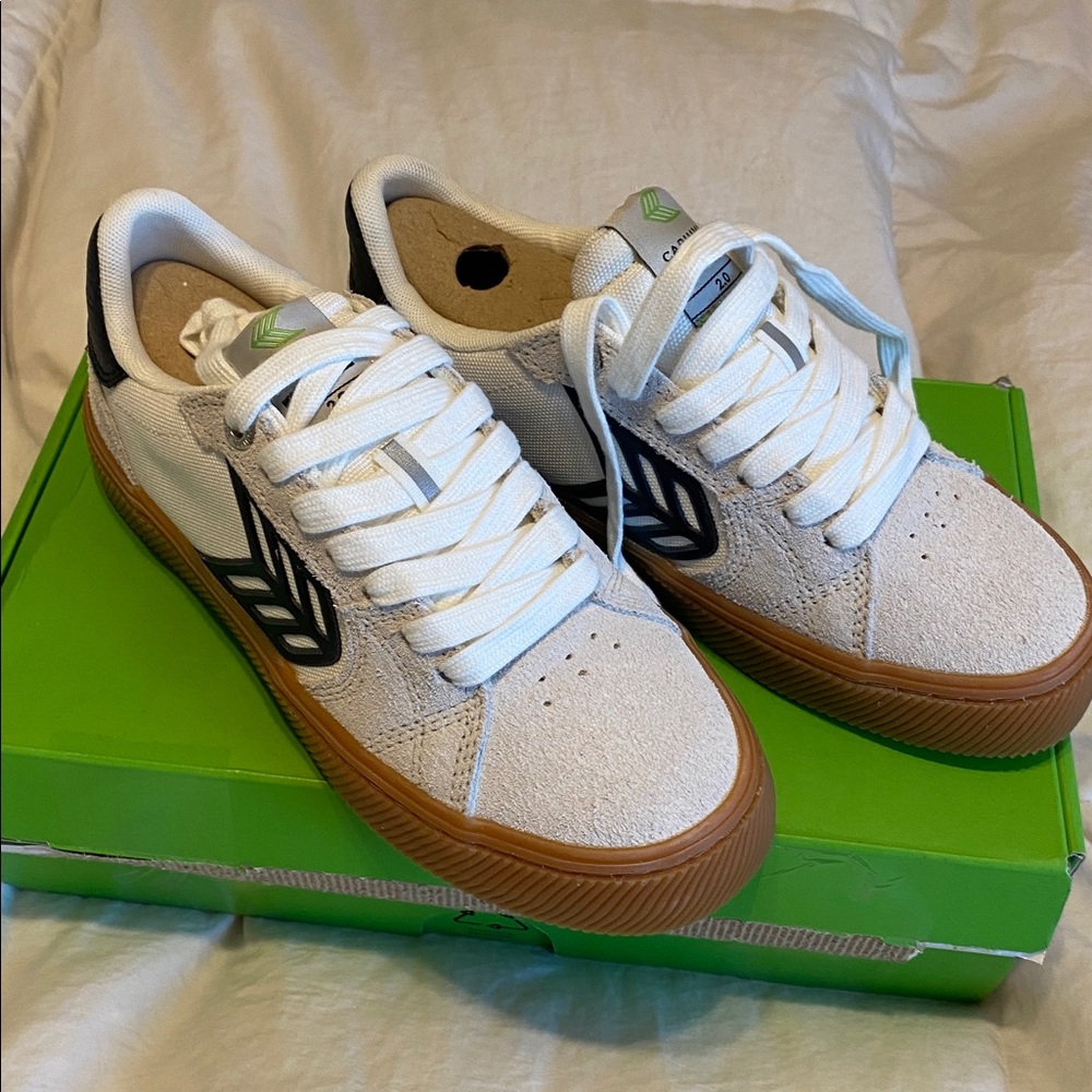 Cariuma Catiba Pro 2.0 Sneakers - Picture 1 of 7